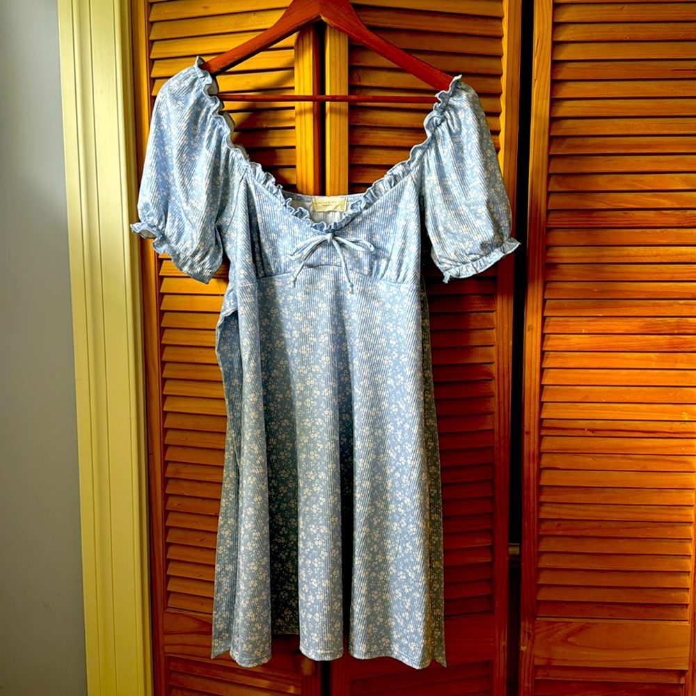 ALTAR’D STATE summer dress! Size M. USA. I blue with white flowers and in EC.